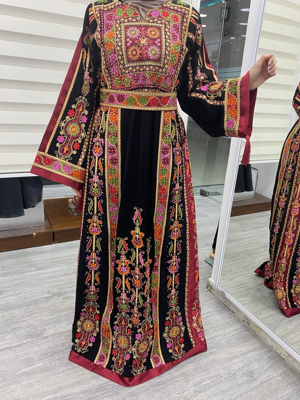Black malka thoub