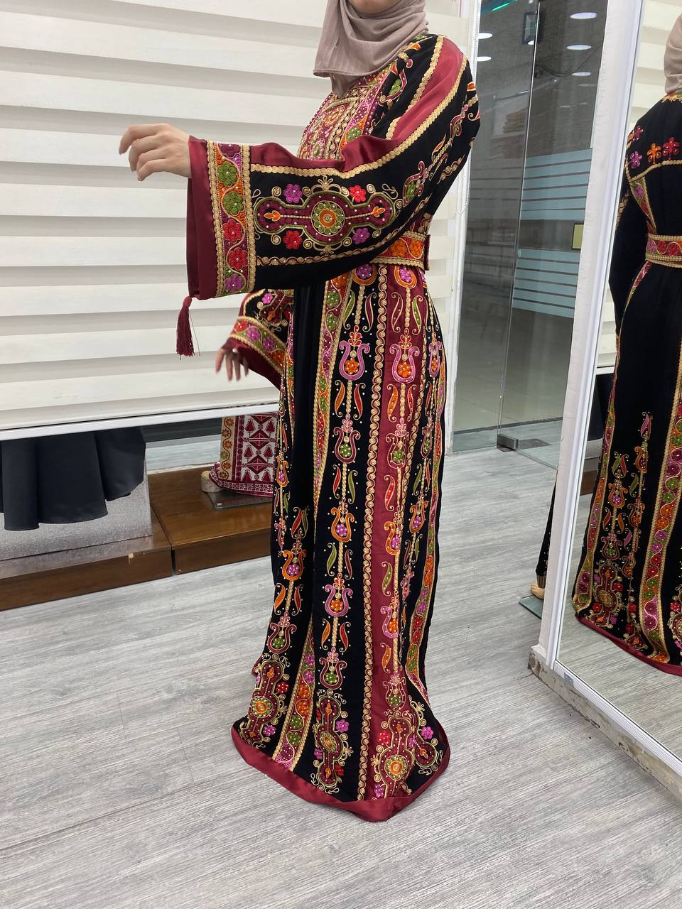 Black malka thoub