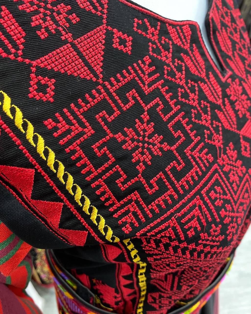 Majdlawi thobe with Red tradional embroidery