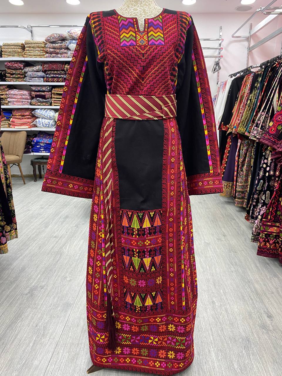 Nouveau Thobe Etameen noir avec couleur traditionnelle