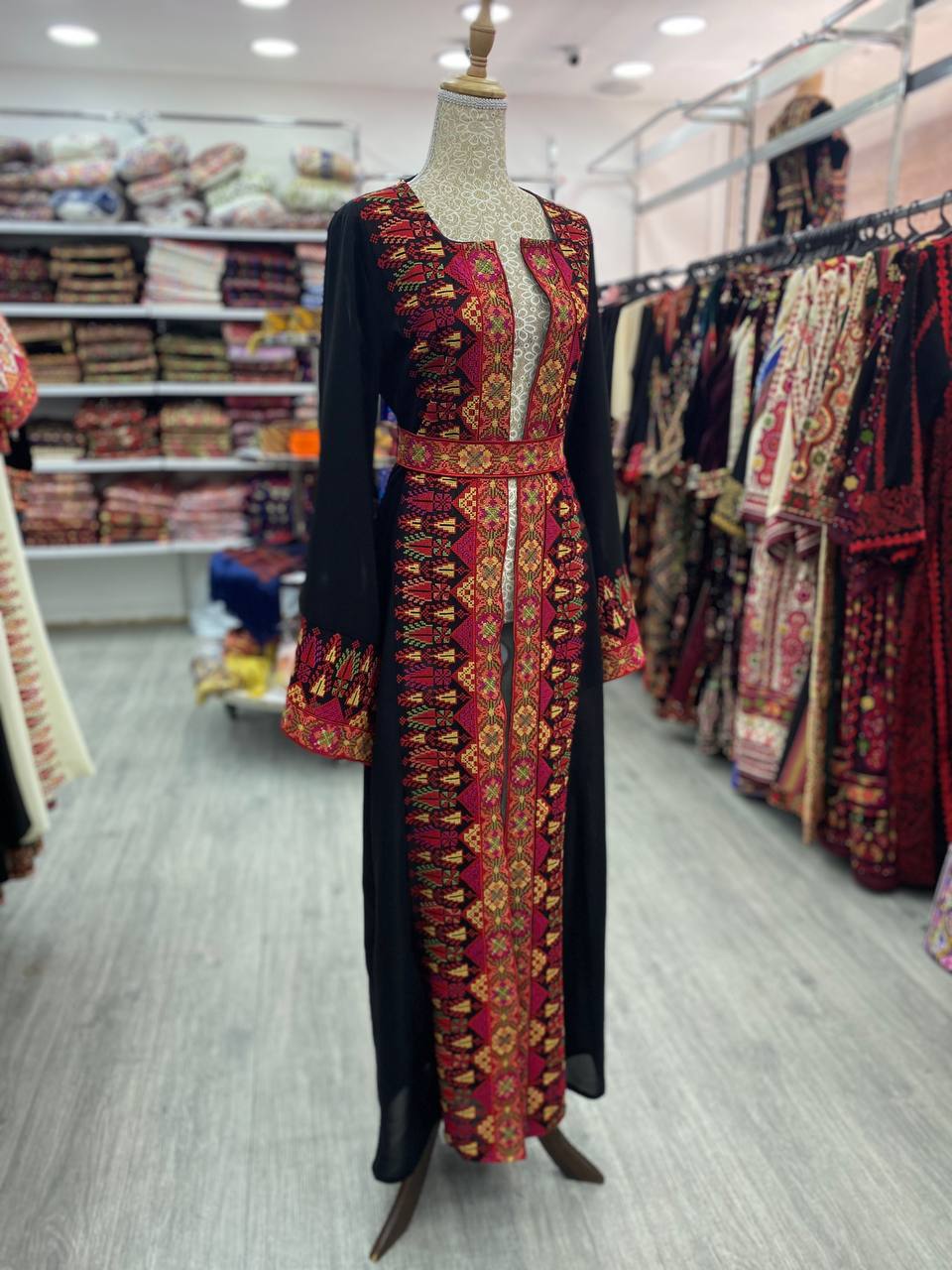 Cardigan with distinctive embroidery in Traditional colors