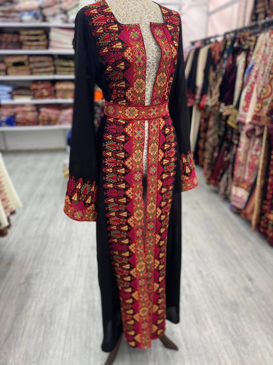 Cardigan with distinctive embroidery in Traditional colors