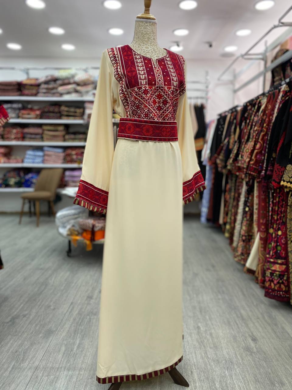 Nouveau Thobe exclusif à broderie simple marron