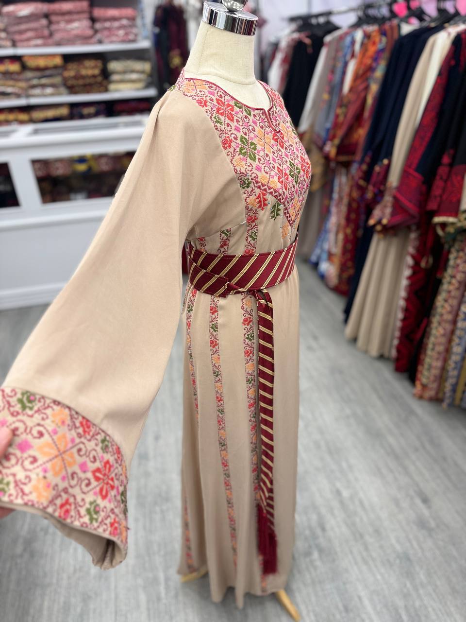 Simple 10 Erik's Beige Thobe