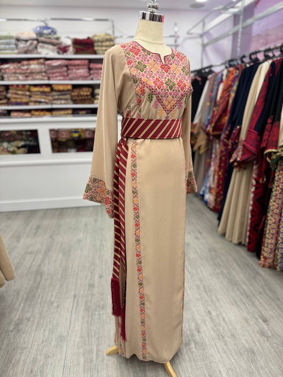 Simple 10 Erik's Beige Thobe
