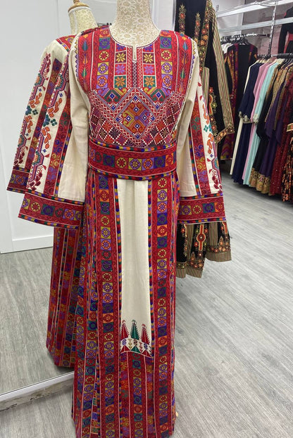 Etamin heavy embroidered thoub