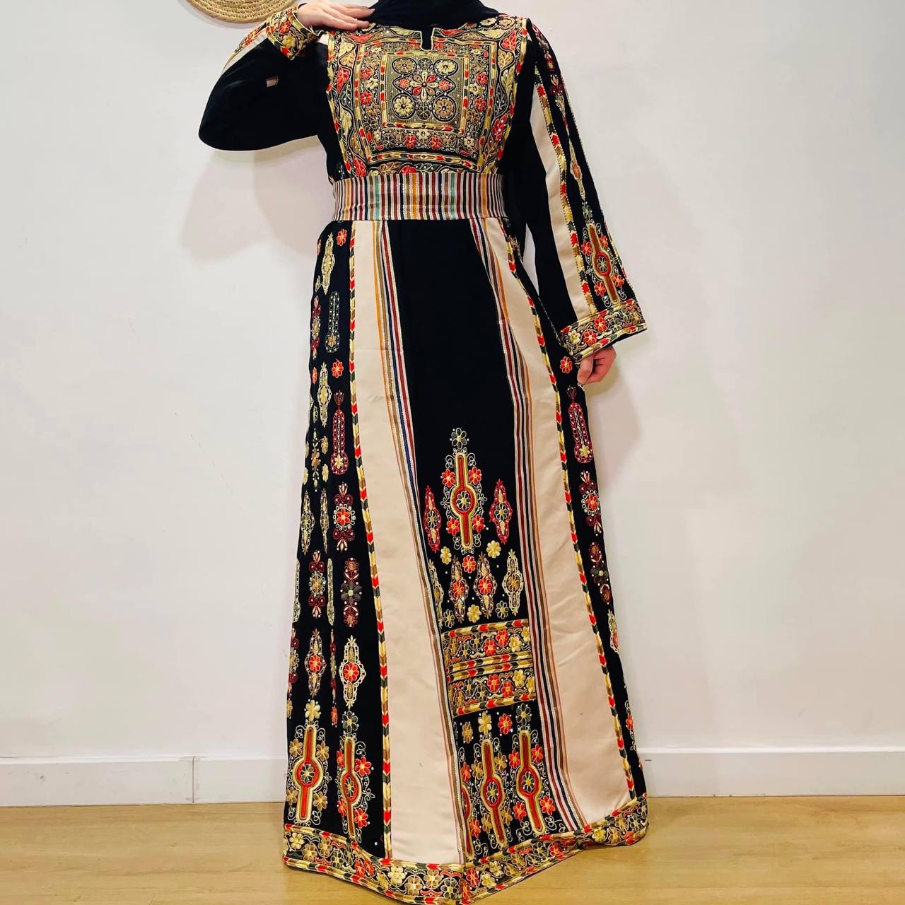 Malaka Fabric Thobe with Tradtional Color