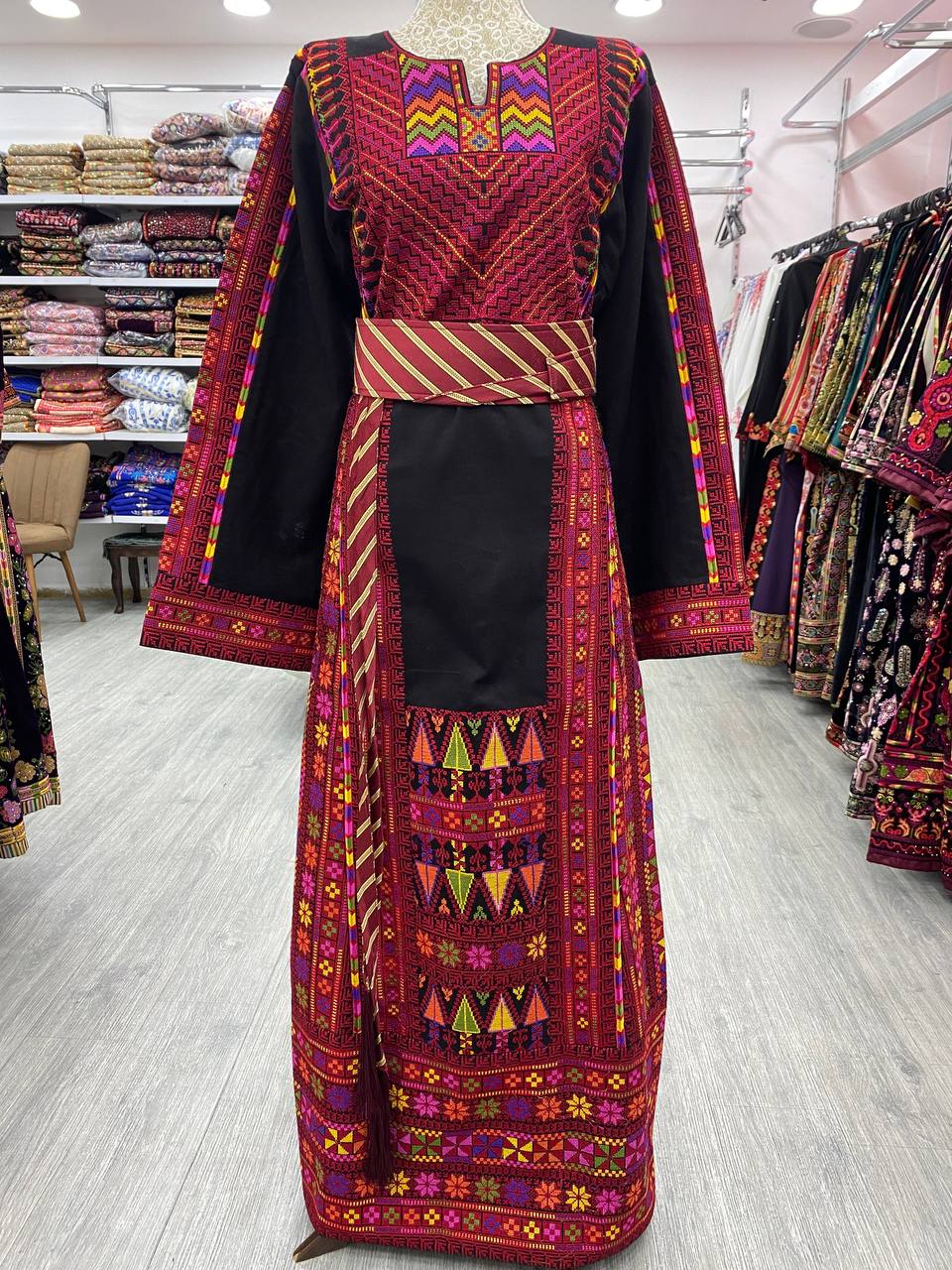 New Black Etameen Thobe with Tradtional color