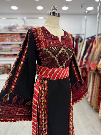 Blcak Manajel WIth KAssab Thobe